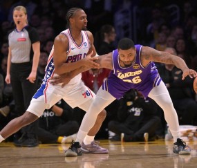 乐鱼体育官方网站-不如退役！詹姆斯太抽象！东契奇受伤，里夫斯救主，恩比德35+7+7