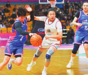 三名辽宁女篮球员入围